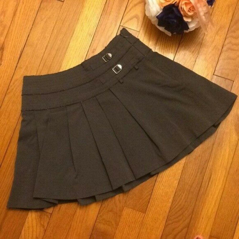 Bebe Black Skater Pleated Size 8 Mini Skirt - Picture 2 of 11